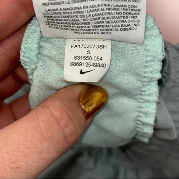 Nike dri fit grey shorts with blue mesh‎ sides size small - Picture 5 of 6